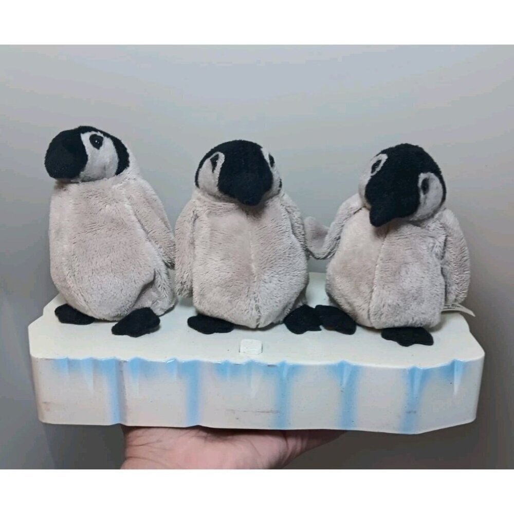 Marching Penguins Trio Christmas Eve by Santa's Best Musical Animated Read